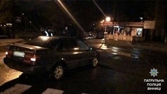 П'яний водій зупинився на «зебрі» та заснув за кермом. ФОТО, фото №1 на сайті 20minut.ua