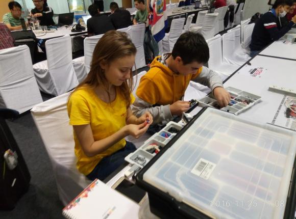 Робот, який сортує сміття, вивів вінничан у півфінал Всесвітньої олімпіади, фото №3 на сайті 20minut.ua