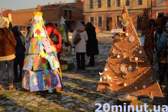 Солома, диски, дитячі малюнки. З яких матеріалів готувати у Кам’янці новорічні еко-ялинки? (ФОТОРЕПОРТАЖ), фото №5 на сайті 20minut.ua