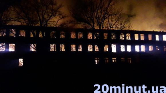 У Гайсині згоріло приміщення колишнього заводу. Люди думають, що це підпал, фото №5 на сайті 20minut.ua