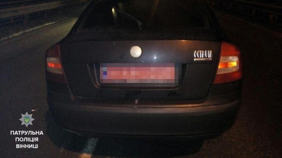 У Вінниці п’яний водій на «Skoda»  розтрощив чорну «Mitsubishi» (ФОТО) на сайті 20minut.ua У Вінниці п’яний водій на «Skoda»  розтрощив чорну «Mitsubishi» (ФОТО), фото №3 на сайті 20minut.ua