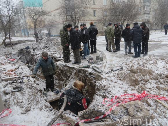 В туалет з ліхтарем. Сотні хмельничан третій день сидять без світла, фото №3 на сайті vsim.ua