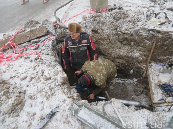 В туалет з ліхтарем. Сотні хмельничан третій день сидять без світла, фото №5 на сайті vsim.ua