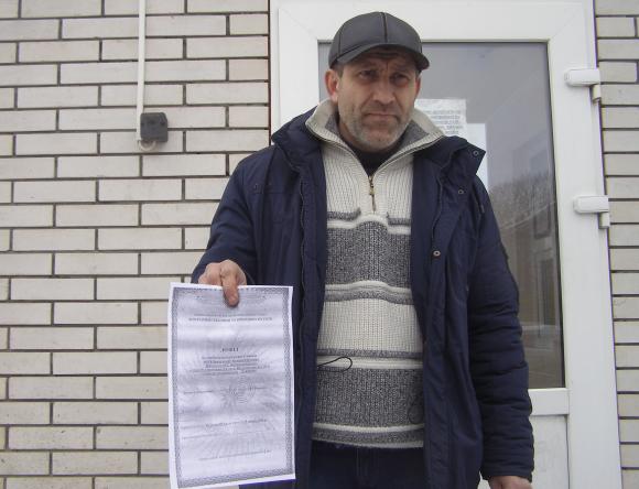 "Він дістав нас своєю наглістю!" - дорогу під Вінницею люди перекрили з банкою чорної рідини, фото №10 на сайті 20minut.ua