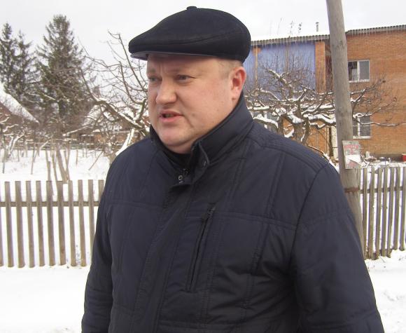 "Він дістав нас своєю наглістю!" - дорогу під Вінницею люди перекрили з банкою чорної рідини, фото №11 на сайті 20minut.ua