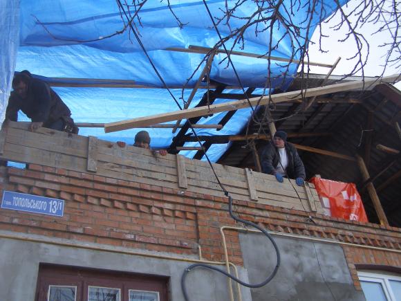 «Я пожежу серед зими не заказував…» - вінничани гуртом відбудовують будинок родини з 10 осіб, фото №1 на сайті 20minut.ua