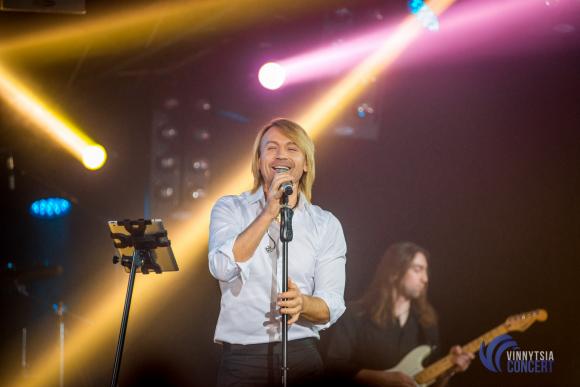 Зірки привітали Вінницю з Новим роком: Джамала закликала не стримувати свої бажання, а Олег Винник застеріг від «післявідходіння» на сайті 20minut.ua Зірки привітали Вінницю з Новим роком: Джамала закликала не стримувати свої бажання, а Олег Винник застеріг від «післявідходіння», фото №2 на сайті 20minut.ua