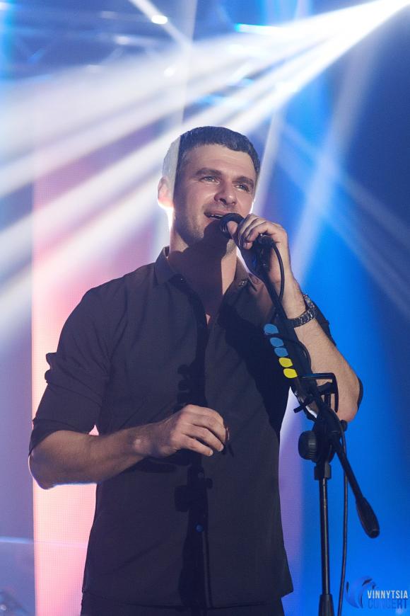 Зірки привітали Вінницю з Новим роком: Джамала закликала не стримувати свої бажання, а Олег Винник застеріг від «післявідходіння» на сайті 20minut.ua Зірки привітали Вінницю з Новим роком: Джамала закликала не стримувати свої бажання, а Олег Винник застеріг від «післявідходіння», фото №5 на сайті 20minut.ua