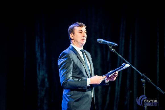 Зірки привітали Вінницю з Новим роком: Джамала закликала не стримувати свої бажання, а Олег Винник застеріг від «післявідходіння» на сайті 20minut.ua Зірки привітали Вінницю з Новим роком: Джамала закликала не стримувати свої бажання, а Олег Винник застеріг від «післявідходіння», фото №6 на сайті 20minut.ua