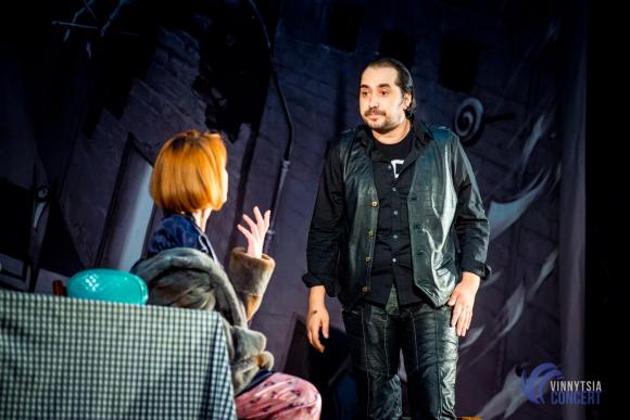 Зірки привітали Вінницю з Новим роком: Джамала закликала не стримувати свої бажання, а Олег Винник застеріг від «післявідходіння» на сайті 20minut.ua Зірки привітали Вінницю з Новим роком: Джамала закликала не стримувати свої бажання, а Олег Винник застеріг від «післявідходіння», фото №8 на сайті 20minut.ua