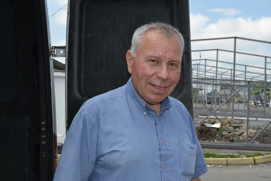 Біля ринку “Дубове” плавають машини. Коли там з’являться стоки, фото №1 на сайті vsim.ua