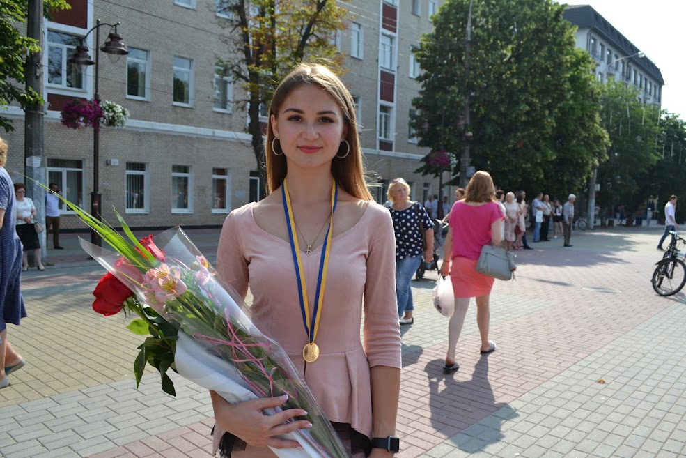 “Потрібно мати гарні відносини з вчителями”: хмельницькі випускники-медалісти щиро розповіли про навчання на сайті vsim.ua “Потрібно мати гарні відносини з вчителями”: хмельницькі випускники-медалісти щиро розповіли про навчання, фото №3 на сайті vsim.ua