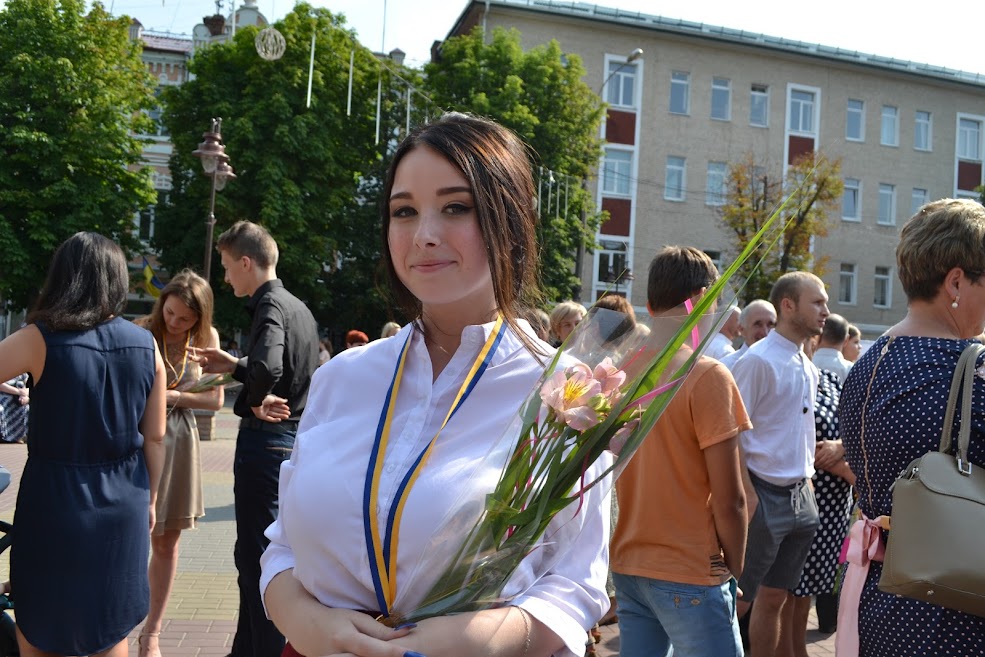 “Потрібно мати гарні відносини з вчителями”: хмельницькі випускники-медалісти щиро розповіли про навчання на сайті vsim.ua “Потрібно мати гарні відносини з вчителями”: хмельницькі випускники-медалісти щиро розповіли про навчання, фото №4 на сайті vsim.ua