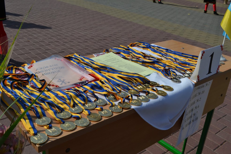 “Потрібно мати гарні відносини з вчителями”: хмельницькі випускники-медалісти щиро розповіли про навчання на сайті vsim.ua “Потрібно мати гарні відносини з вчителями”: хмельницькі випускники-медалісти щиро розповіли про навчання, фото №6 на сайті vsim.ua