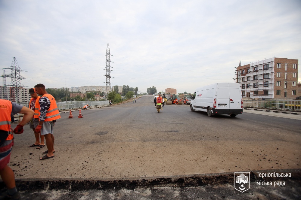 На Гаївському перехресті уже стелять асфальт. Коли відновлять рух транспорту? (ФОТО), фото №2 на сайті 20minut.ua