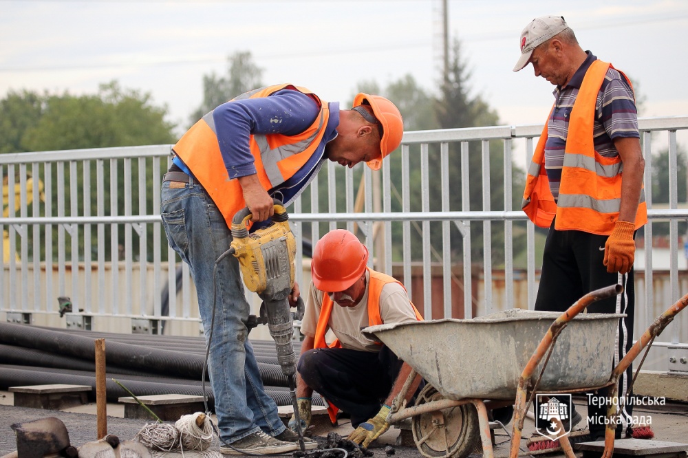 На Гаївському перехресті уже стелять асфальт. Коли відновлять рух транспорту? (ФОТО), фото №3 на сайті 20minut.ua