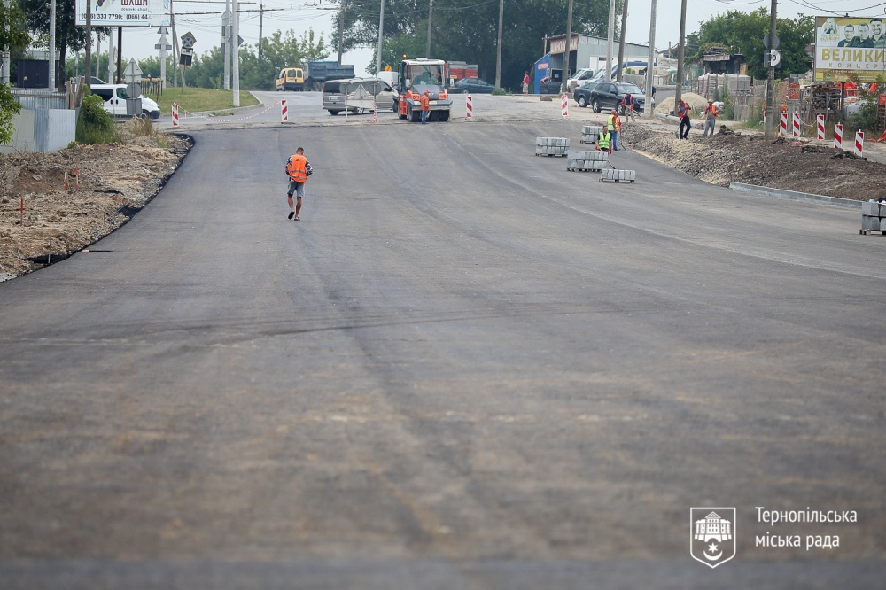 На Гаївському перехресті уже стелять асфальт. Коли відновлять рух транспорту? (ФОТО), фото №6 на сайті 20minut.ua