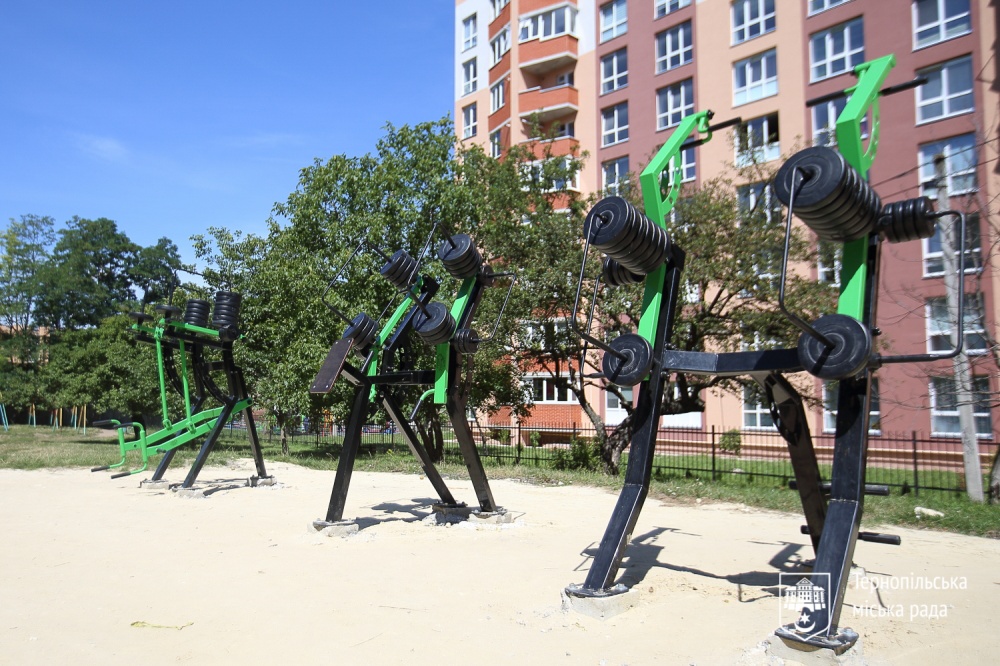 Майданчик з вуличними гантелями тернопіль