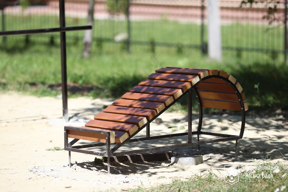 Майданчик з вуличними гантелями тернопіль