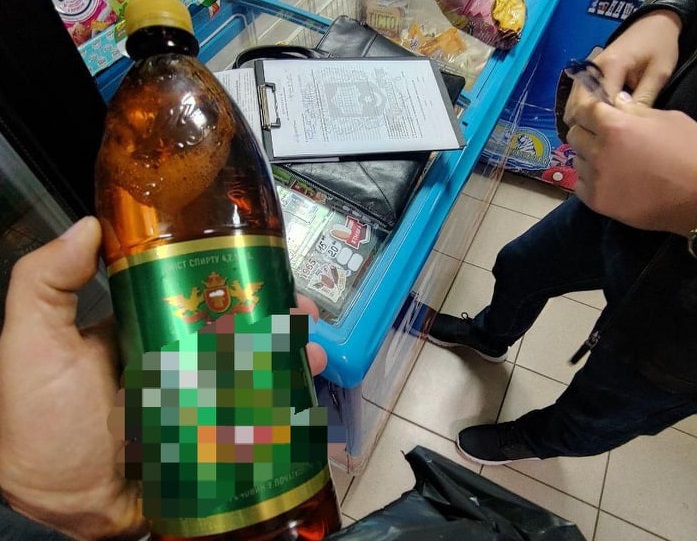 Правоохоронці спіймали продавців, які продавали алкоголь в заборонений час. Що загрожує порушникам на сайті 20minut.ua Правоохоронці спіймали продавців, які продавали алкоголь в заборонений час. Що загрожує порушникам, фото №1 на сайті 20minut.ua