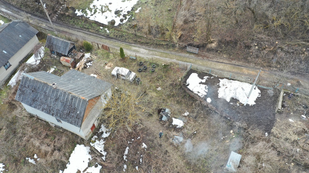 Оштрафували чоловіка, який спалював суху траву. Яку суму доведеться заплатити палію, фото №1 на сайті 20minut.ua