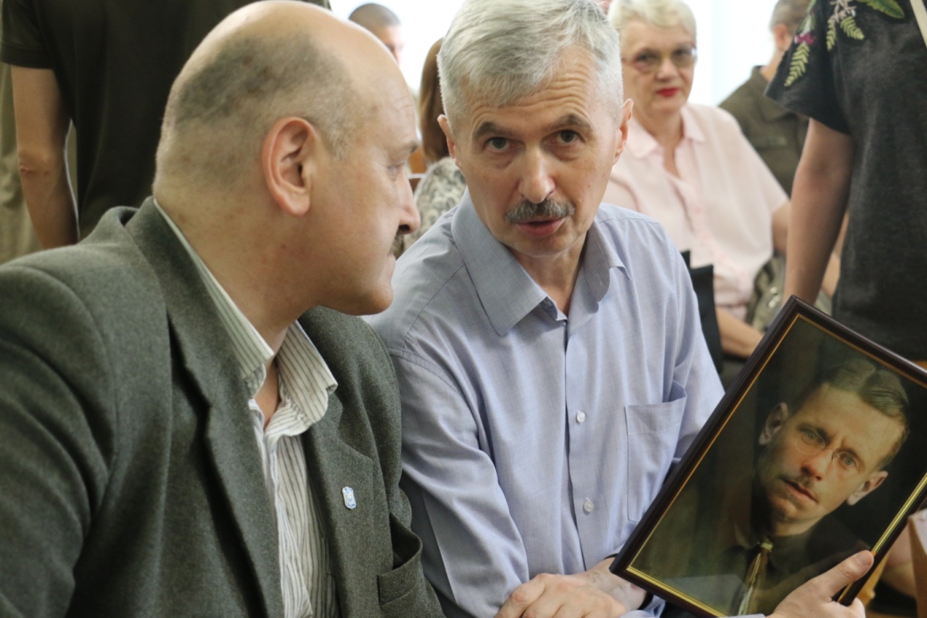 У Житомирі вшанували пам'ять Олега Ольжича на сайті 20minut.ua У Житомирі вшанували пам'ять Олега Ольжича, фото №9 на сайті 20minut.ua