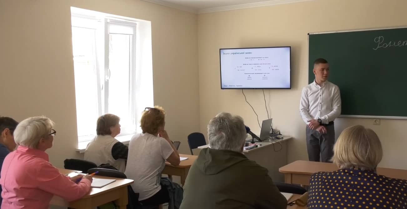 Вивчення смартфона та рукоділля: хмельницький університет запрошує на навчання пенсіонерів, фото №1 на сайті vsim.ua