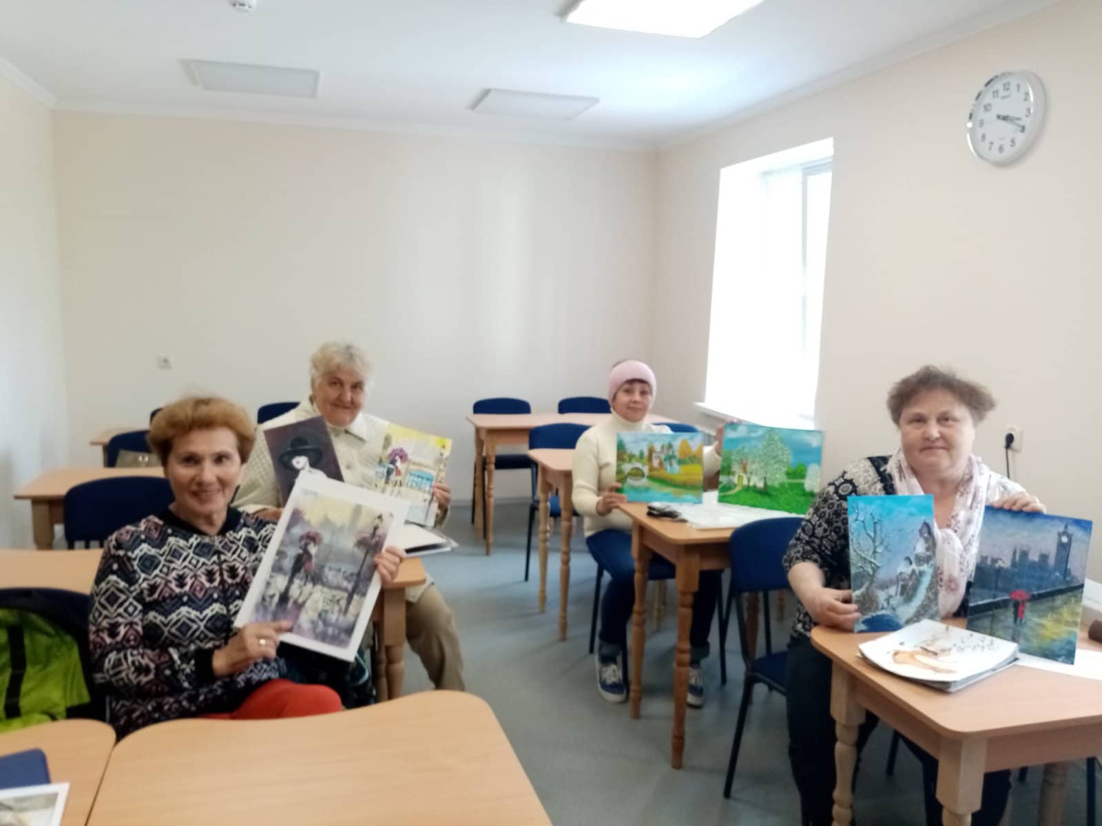 Вивчення смартфона та рукоділля: хмельницький університет запрошує на навчання пенсіонерів, фото №2 на сайті vsim.ua