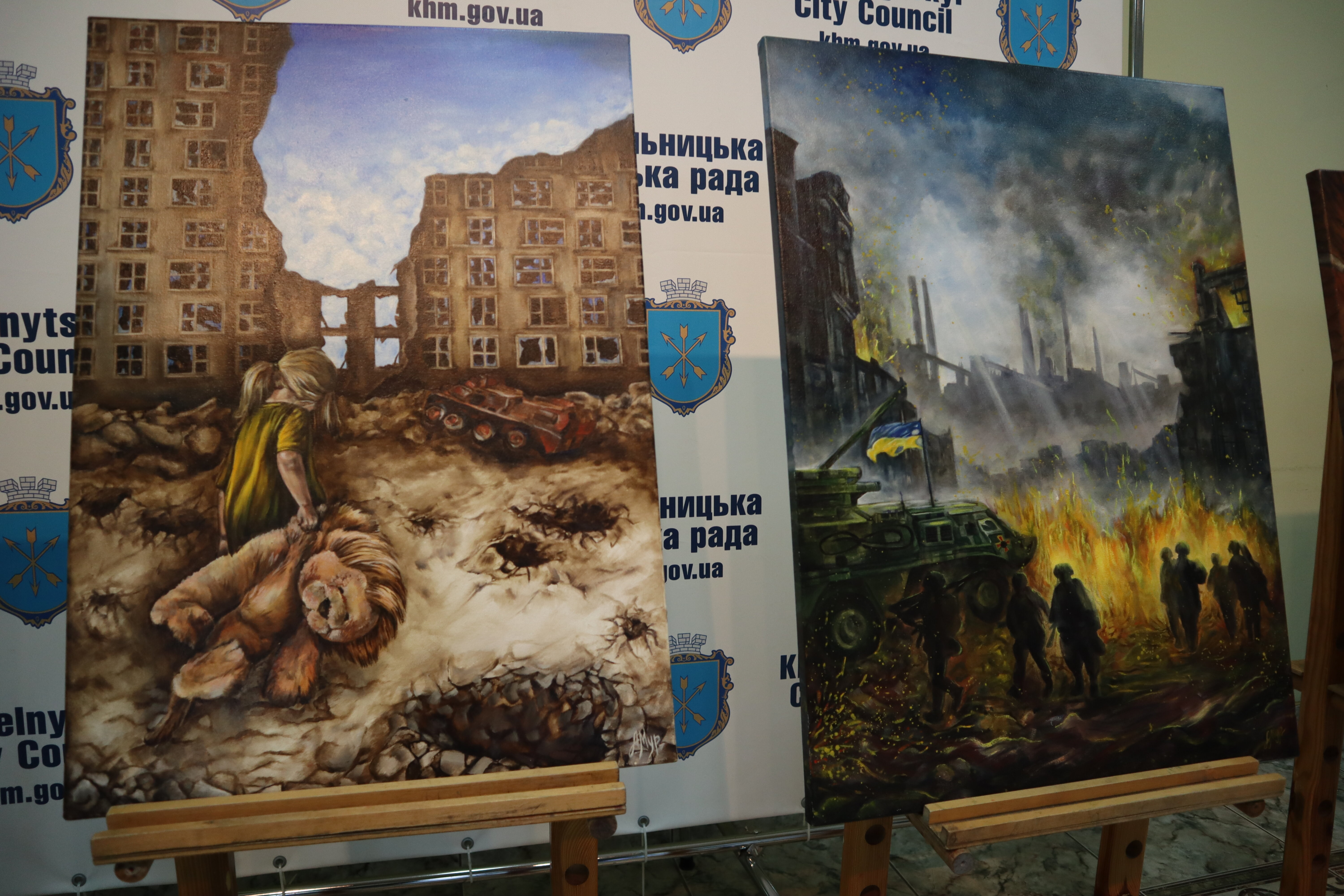 “Присвятила її своїй бабусі, яка загинула від куль ворога”: художниця з Маріуполя відкрила виставку в Хмельницькому, фото №2 на сайті vsim.ua