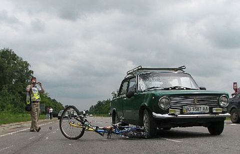 Велотренер Олександр Гуменюк загинув від "Жигуля" на сайті 20minut.ua Велотренер Олександр Гуменюк загинув від "Жигуля", фото №2 на сайті 20minut.ua