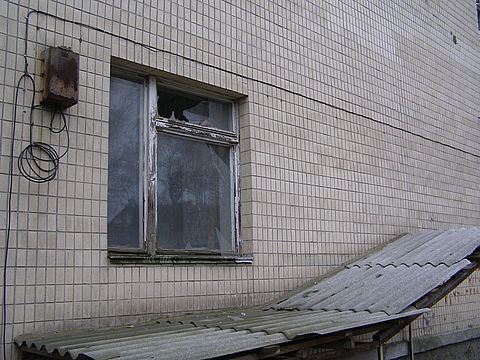 У єврейській школі вже вп'яте побили вікна і двері, фото №2 на сайті 20minut.ua